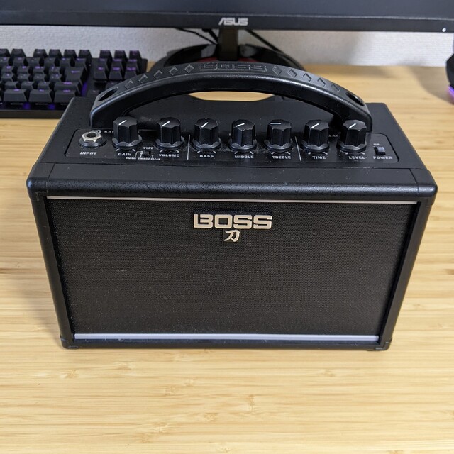 BOSS(ボス)のBOSS KATANA-MINI/ボス刀ミニ ギターアンプ 楽器のギター(ギターアンプ)の商品写真