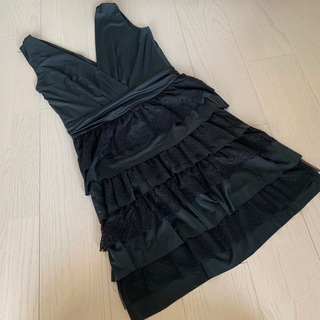 モマ(MOMA)の黒　ワンピース　レース　ティアード　ドレス　セクシー　結婚式　パーティー(ミディアムドレス)