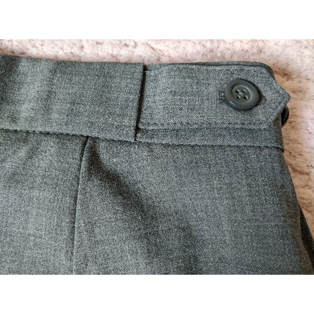 GAP(ギャップ)の美品　GAP センタープレスストレッチグレーパンツ レディースのパンツ(クロップドパンツ)の商品写真