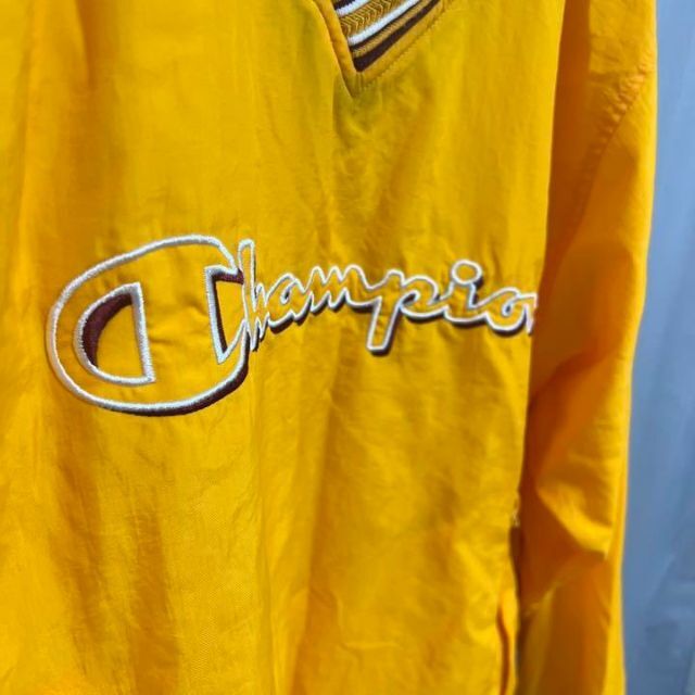 Champion(チャンピオン)のチャンピオン　champion ナイロンプルオーバー　Vネック　コットン裏地 メンズのジャケット/アウター(ナイロンジャケット)の商品写真