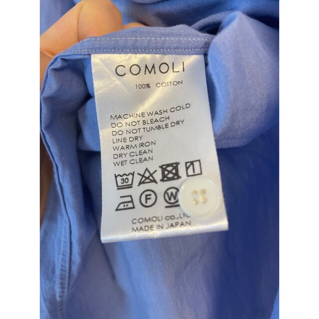 COMOLI(コモリ)のcomoliバンドカラーシャツ　サイズ0 サックス レディースのトップス(シャツ/ブラウス(長袖/七分))の商品写真