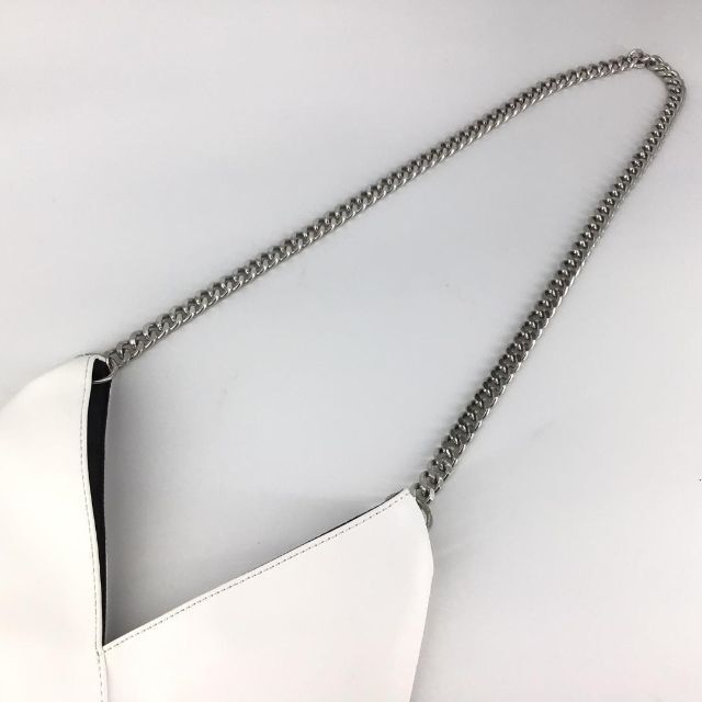 MM6(エムエムシックス)のMaison Margiela MM6 チェーンバッグ　トライアングル ホワイト レディースのバッグ(トートバッグ)の商品写真