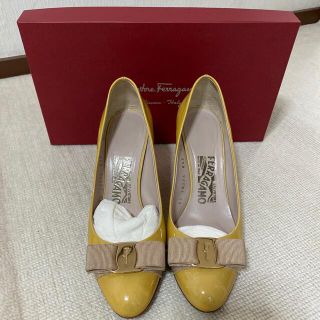 サルヴァトーレフェラガモ(Salvatore Ferragamo)のフェラガモ　ヴァラ　パンプス(ハイヒール/パンプス)