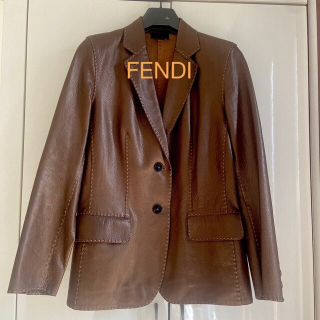 定番の冬ギフト FENDI - FENDI レザージャケット 美品✨ ピーカブー 
