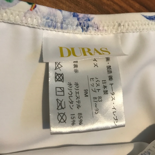DURAS(デュラス)のDURAS フリルフラワー水着　ホワイト　ブルー レディースの水着/浴衣(水着)の商品写真