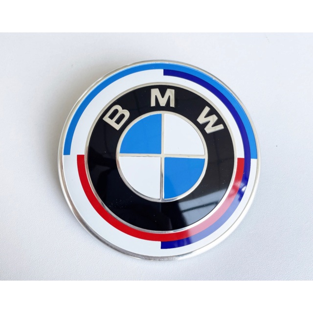 BMW(ビーエムダブリュー)のBMW エンブレム　BMWエンブレム　82ミリ　82mm 50周年　 自動車/バイクの自動車(車外アクセサリ)の商品写真