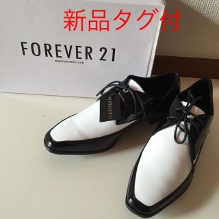 フォーエバートゥエンティーワン(FOREVER 21)の新品バイカラードレスシューズ(ローファー/革靴)