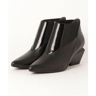 バーニーズニューヨーク(BARNEYS NEW YORK)のUNITED NUDE ショートブーツ(ブーツ)