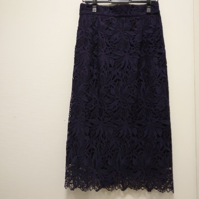 UNITED ARROWS(ユナイテッドアローズ)のネイビー レースタイトスカート レディースのスカート(ひざ丈スカート)の商品写真