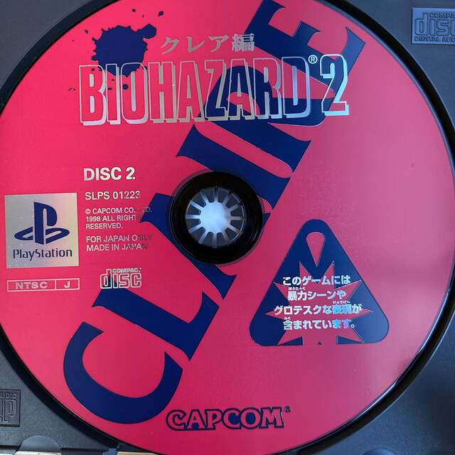 CAPCOM(カプコン)のバイオハザード2  ステッカー付き エンタメ/ホビーのゲームソフト/ゲーム機本体(家庭用ゲームソフト)の商品写真