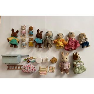 シルバニアファミリー　人形12体　小物まとめ売り(ぬいぐるみ/人形)