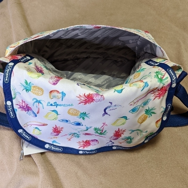 LeSportsac(レスポートサック)のレスポートサック　ショルダーバッグ　ハワイアン　リゾート　アロハ レディースのバッグ(ショルダーバッグ)の商品写真