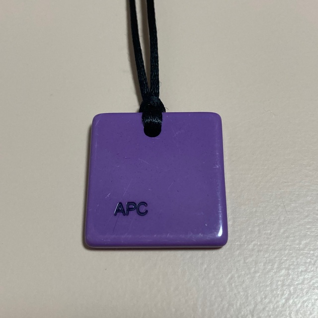 A.P.C(アーペーセー)のA.P.C ネックレス / パープル×ブラック レディースのアクセサリー(ネックレス)の商品写真