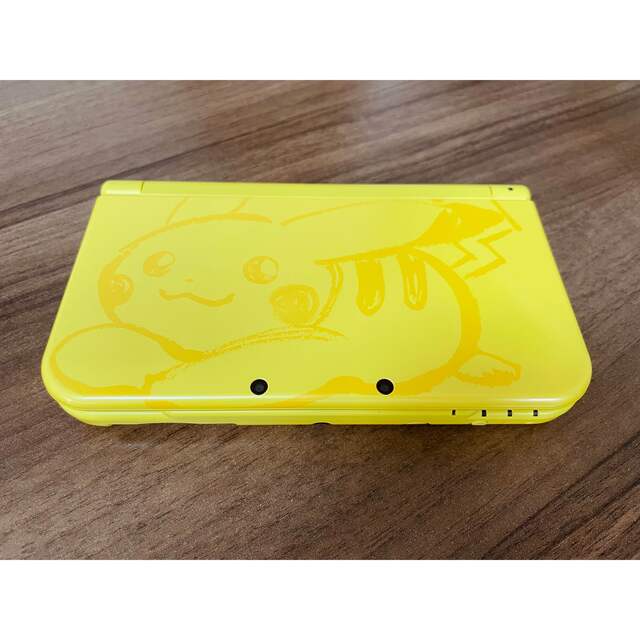 ニンテンドー3DS(ニンテンドー3DS)のNewニンテンドー3DS LL ピカチュウ【イエロー】 エンタメ/ホビーのゲームソフト/ゲーム機本体(携帯用ゲーム機本体)の商品写真