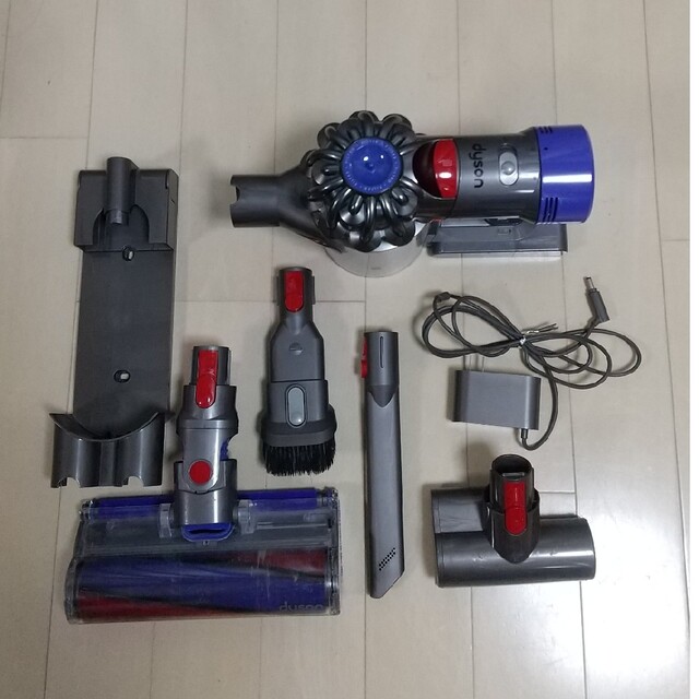 Dyson - ダイソンv8 コードレスクリーナー sv10