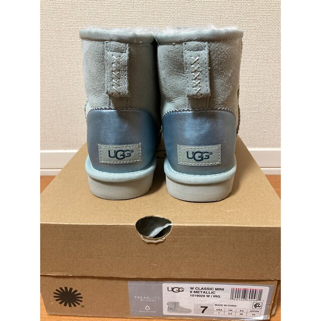 UGG(アグ)のUGG クラシックミニⅡ メタリックアイスブルー レディースの靴/シューズ(ブーツ)の商品写真