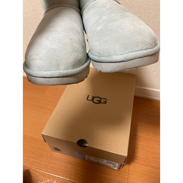 UGG(アグ)のUGG クラシックミニⅡ メタリックアイスブルー レディースの靴/シューズ(ブーツ)の商品写真