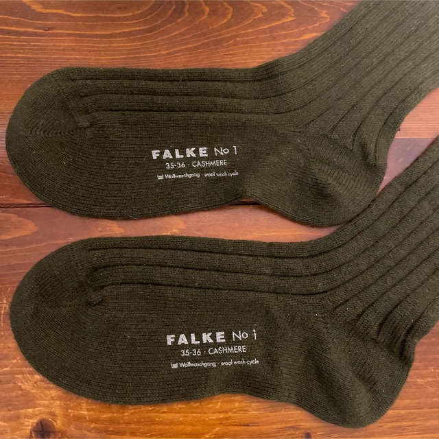 FALKE(ファルケ)の【レア・長期保管品・未使用】FALKE ファルケ No.1 カシミアソックス レディースのレッグウェア(ソックス)の商品写真