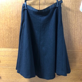 イネド(INED)の黒ウール フレアースカート(ひざ丈スカート)