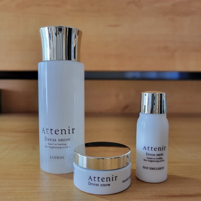 Attenir(アテニア)のAttenir(アテニア)ドレススノー化粧水セット コスメ/美容のキット/セット(サンプル/トライアルキット)の商品写真