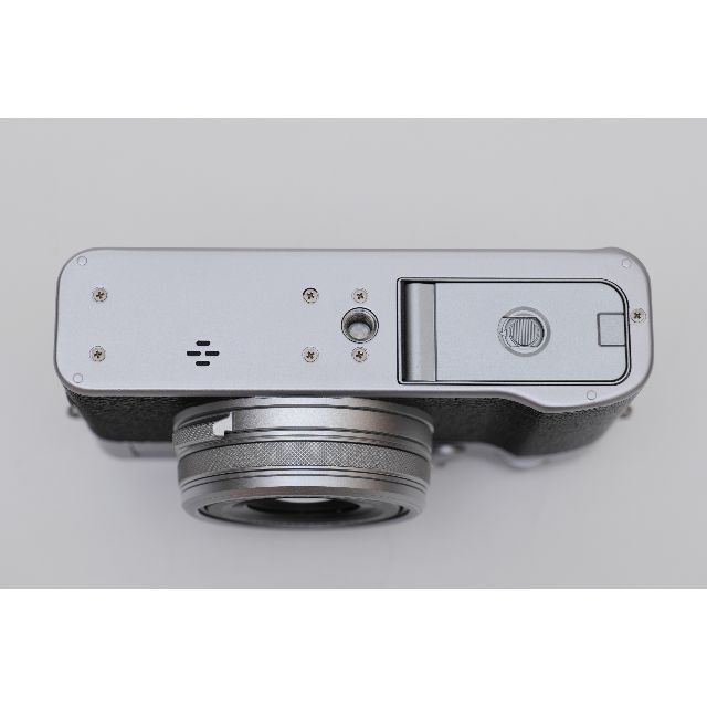 FUJIFILM X100V シルバー/付属品多数/美品/販売店の限定保証有り FUJIFILM X100V シルバー/付属品多数/美品/販売店の限定保証有り