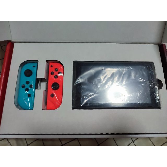 新モデル　Nintendo Switch ネオンブルー・ネオンレッド エンタメ/ホビーのゲームソフト/ゲーム機本体(家庭用ゲーム機本体)の商品写真