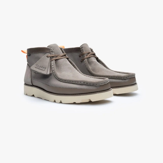 Clarks - 新品タグ付 クラークス ワラビー 2.0 GTX GREY COMBI 26.5の ...