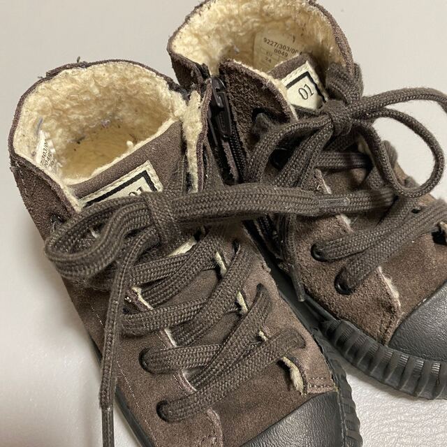 H&M(エイチアンドエム)のH&M ハイカットスニーカー ブーツ チャコールグレー 24インチ 15.0cm キッズ/ベビー/マタニティのキッズ靴/シューズ(15cm~)(ブーツ)の商品写真