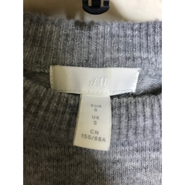 H&M(エイチアンドエム)の【ほつれ有】H&M ニット　グレー　Sサイズ レディースのトップス(ニット/セーター)の商品写真