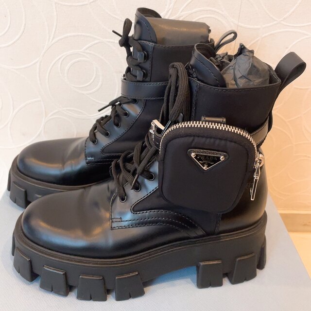 新作人気モデル PRADA ブーツ コンバット モノリス PRADA - ブーツ