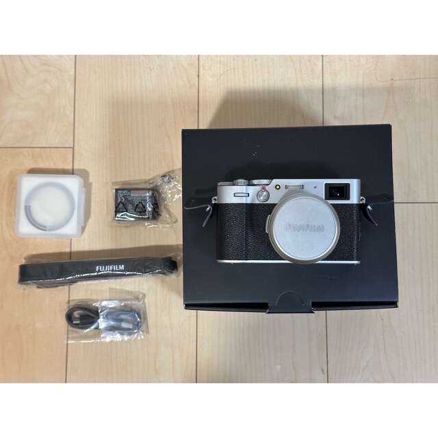 カメラ FUJIFILM X100V シルバー 富士フィルム 日本格安 - オンライン