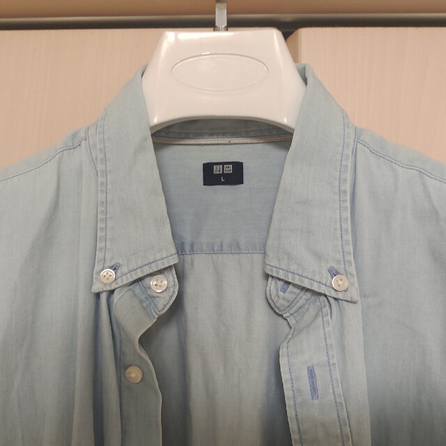 UNIQLO(ユニクロ)の美品　ユニクロ　デニムシャツ　ブルー　メンズLサイズ メンズのトップス(シャツ)の商品写真