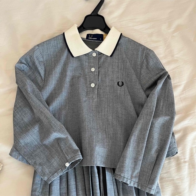 FRED PERRY カロリナグレイサー　プリーツワンピース