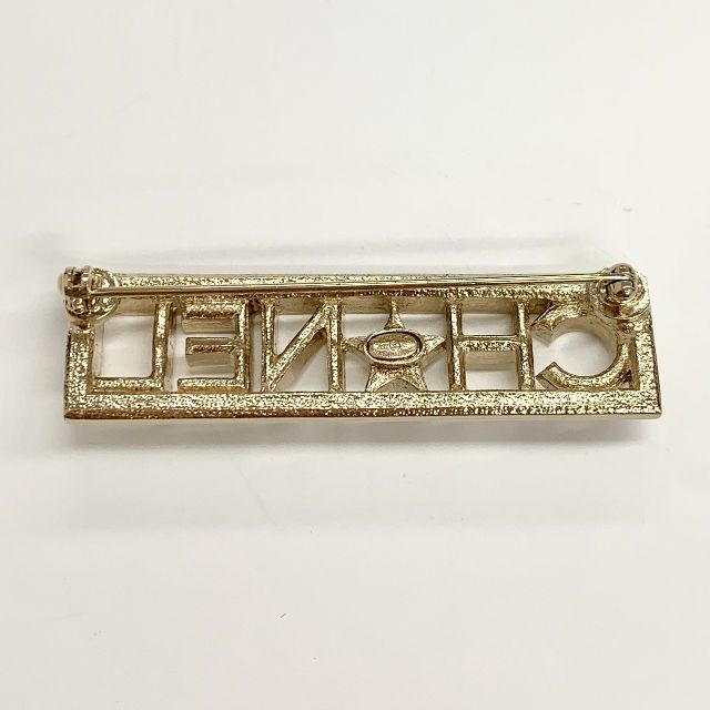 CHANEL(シャネル)の5264 シャネル ロゴ スター GP ブローチ ゴールド A17C レディースのアクセサリー(ブローチ/コサージュ)の商品写真