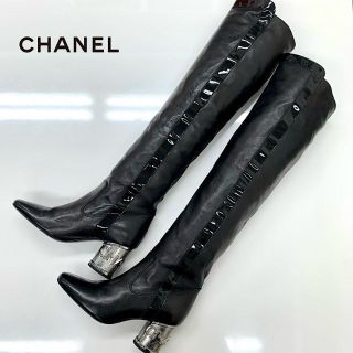 シャネル レザー パテント ロゴヒール ニーハイブーツ ブラック-