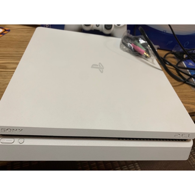 PlayStation4(プレイステーション4)のPlayStation®4 グレイシャー・ホワイト 500GB CUH-200… エンタメ/ホビーのゲームソフト/ゲーム機本体(家庭用ゲーム機本体)の商品写真