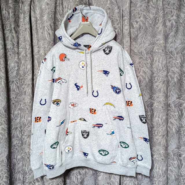 メンズ完売XXLｻｲｽﾞ H&M✕NFL総柄ﾊﾟｰｶｰ