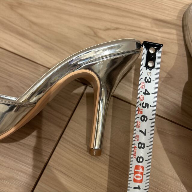 GYDA(ジェイダ)のGYDA ヒール　サンダル　ポインテッドミュール　Sサイズ　シルバー レディースの靴/シューズ(ミュール)の商品写真