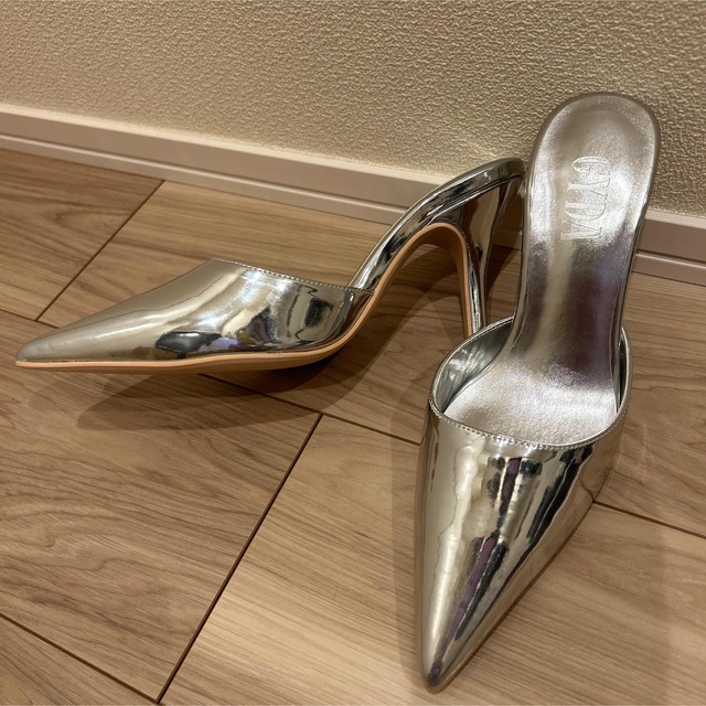 GYDA(ジェイダ)のGYDA ヒール　サンダル　ポインテッドミュール　Sサイズ　シルバー レディースの靴/シューズ(ミュール)の商品写真