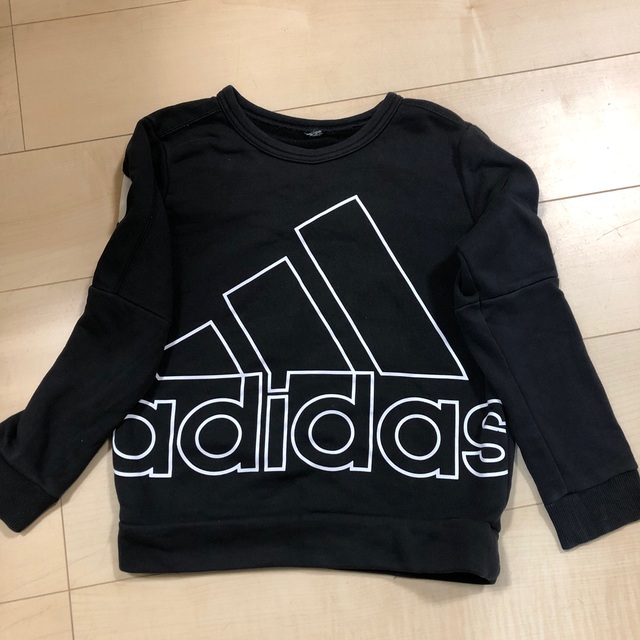 adidas(アディダス)のadidas スウェット130cm キッズ/ベビー/マタニティのキッズ服男の子用(90cm~)(Tシャツ/カットソー)の商品写真