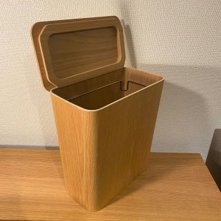 ムジルシリョウヒン(MUJI (無印良品))の無印良品・木製ごみ箱フタつき・マガジンラックにも！(ごみ箱)