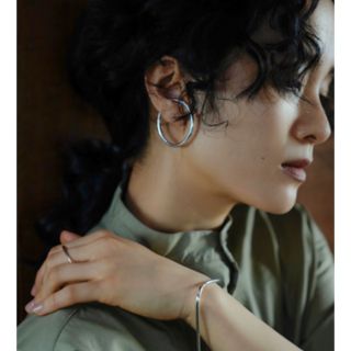 ユナイテッドアローズ(UNITED ARROWS)のbyoka ビヨーカ BOLD HOOP EARCUFF 2個セット 美品(イヤーカフ)