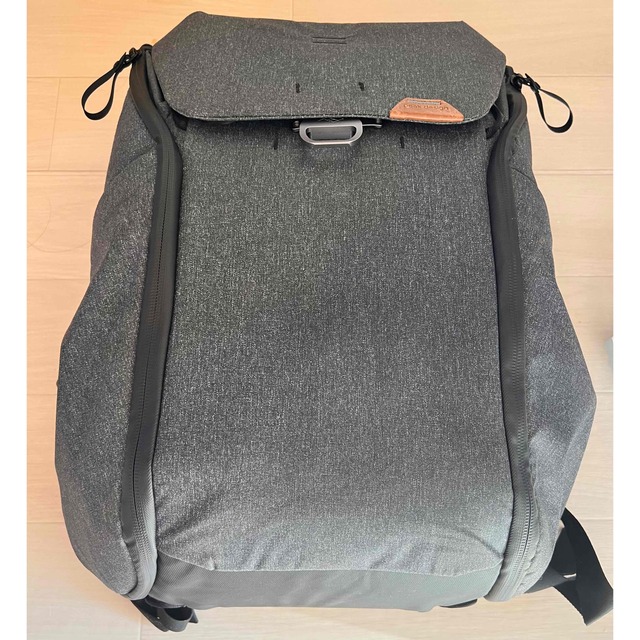 トップ Peak Snow - チャコールグレー30L design peak バッグパック+