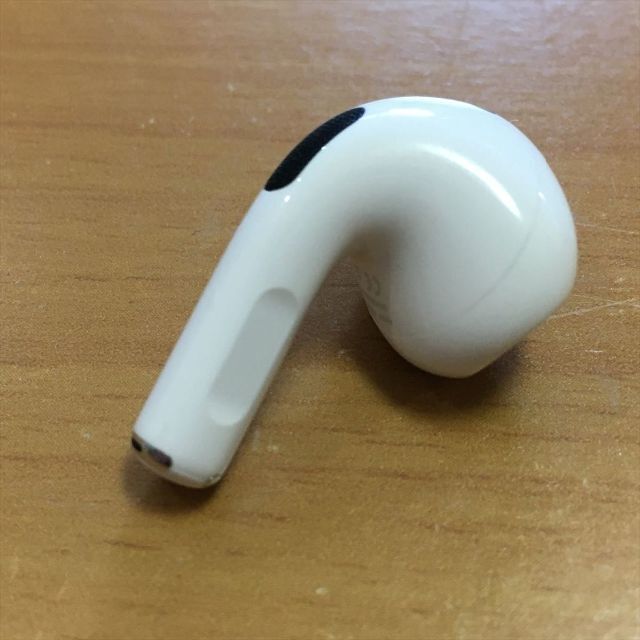 Apple(アップル)のApple純正 AirPods 第3世代イヤホン本体 片耳 右（R）A2565 スマホ/家電/カメラのオーディオ機器(ヘッドフォン/イヤフォン)の商品写真