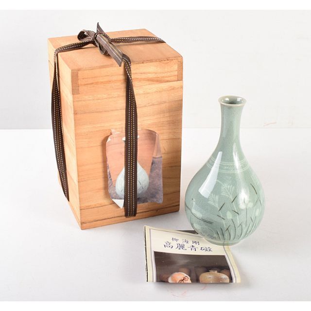 韓国人間文化財　柳海剛作　高麗青磁　象嵌花草鳥文瓶　共箱　C　R5095