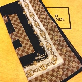 フェンディ(FENDI)のほぼ未使用　フェンディ   ハンカチスカーフ　　　ズッカfive 激渋　⬛️🟫(ハンカチ)