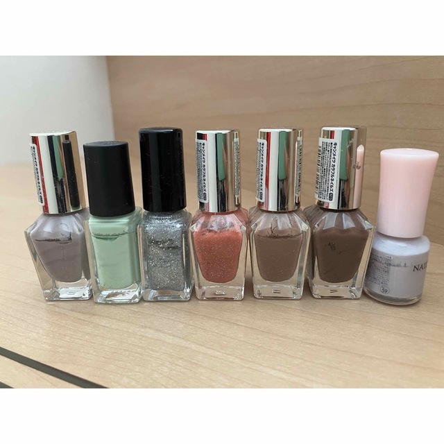 NAIL HOLIC(ネイルホリック)のセール中！1/5まで　ネイル　7点セット！ コスメ/美容のネイル(ネイル用品)の商品写真