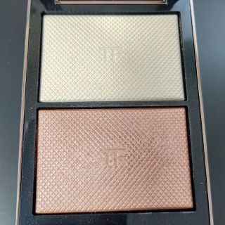 トムフォード(TOM FORD)のトムフォード スキンイルミネイティング フェースパウダー 01 中古(フェイスパウダー)