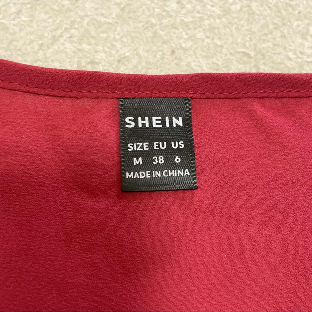 SHEIN ソリッド　カフ　トップス レディースのトップス(シャツ/ブラウス(半袖/袖なし))の商品写真