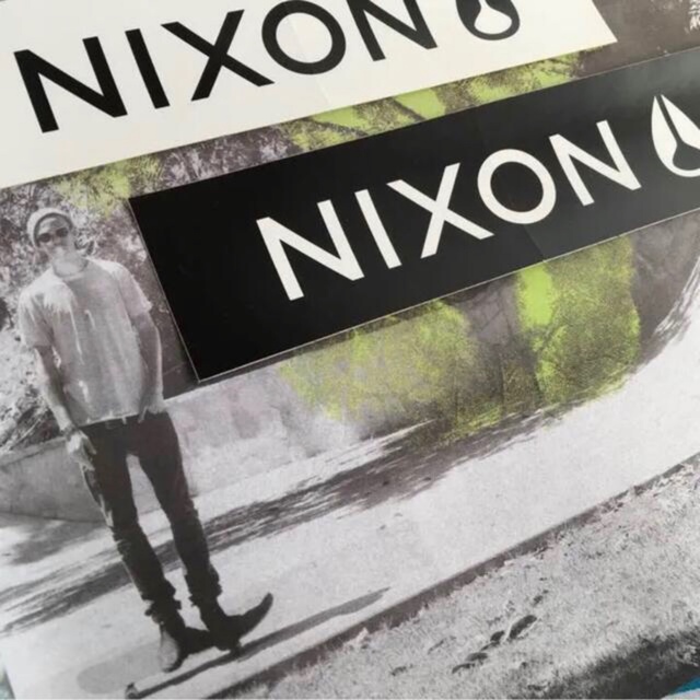 NIXON(ニクソン)のNIXONニクソンUS限定BIGボックスロゴステッカーホワイト＆ブラックSET スポーツ/アウトドアのスポーツ/アウトドア その他(スケートボード)の商品写真